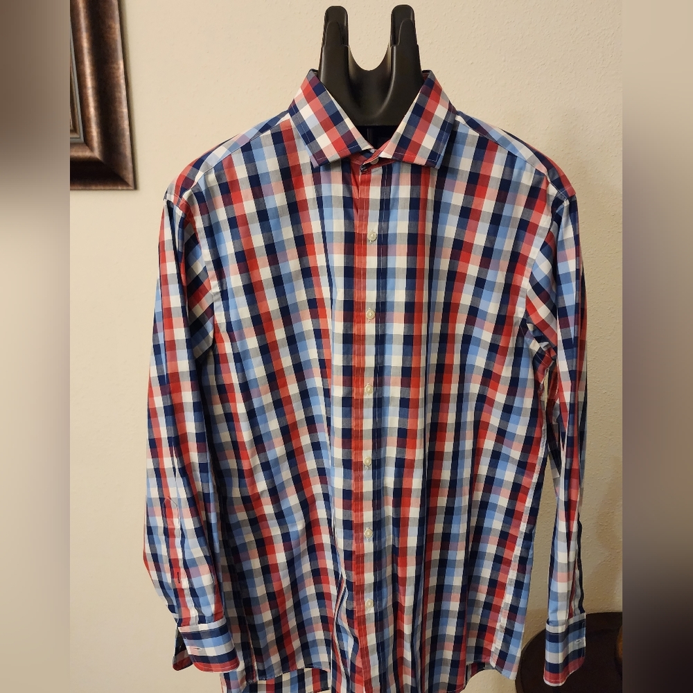TOMMY HILFIGER men long sleeve buttons down shirt.